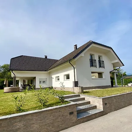 Hisa Helena Kranj